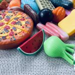 Stort set med lekmat i plast