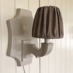 Paret lampetter gråmålade