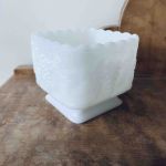 Skål fyrkantig på fot