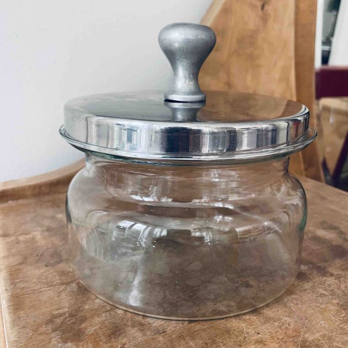 Glasskål med metallock