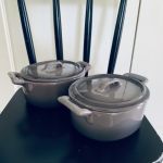 Paret keramikformar med lock