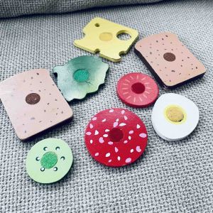 Lekset smörgås trä