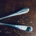 Paret små knivar för tex senap