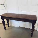 Långsmalt sidobord ekfanér