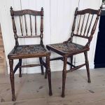 Paret pinnstolar - broderad sits