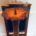 Hög ljushållare i trä