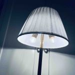 Golvlampa 2 armar vit och mässing