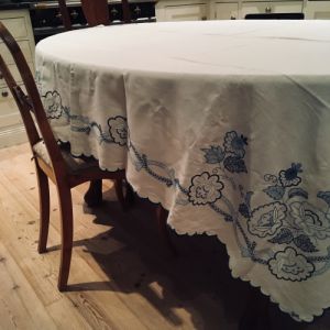 Duk broderad 185*170 cm