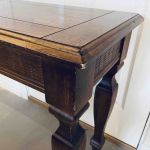 Långsmalt sidobord ekfanér