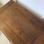 Långsmalt sidobord ekfanér