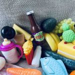 Stort set med lekmat i plast