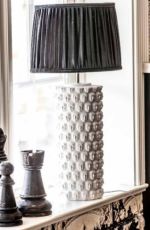 Lampfot och Vaser FACES - Svart eller Vit