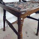 Paret pinnstolar - broderad sits