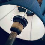 Vägglampa metall med skärm