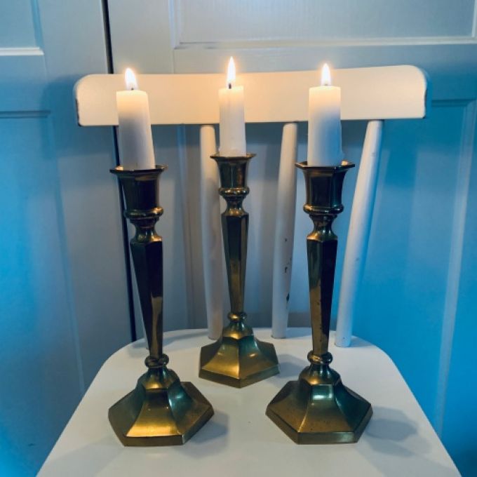 Set med 3 mässingsljusstakar