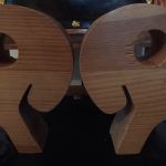 Paret träbockar ljusstakar