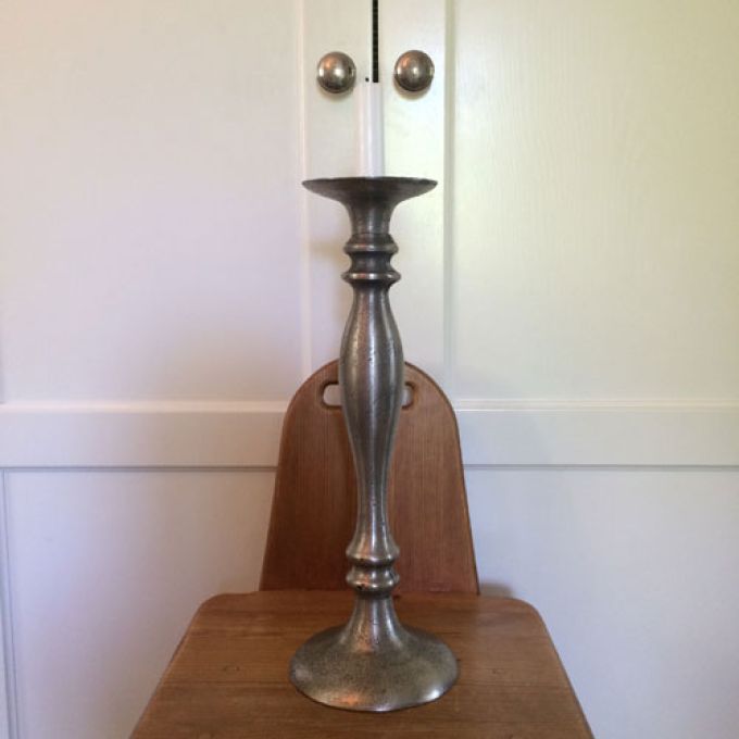 Hög ljusstake metall