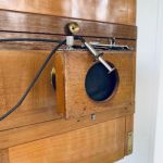 Antik Bälgkamera m stativ och plåtar