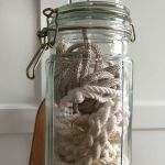 Hög glasburk m lock