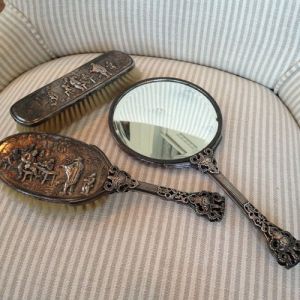 Set med Spegel och Borstar