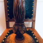 Hög ljushållare i trä