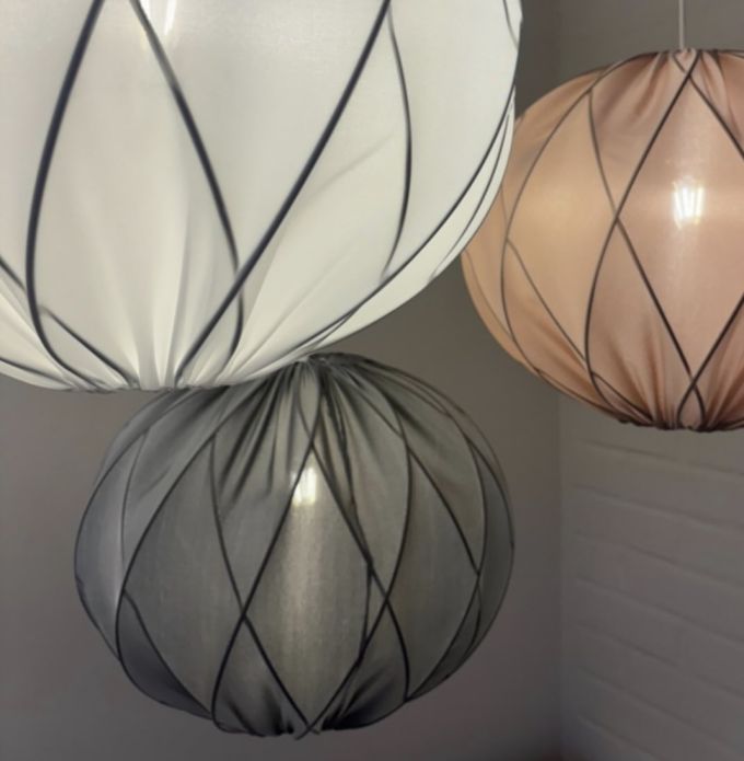 Taklampa Joy - 2 storlekar och 4 färger