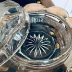 Kristallskål m lock - metallic-detaljer