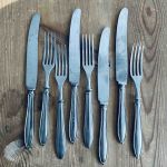 Set med 4 gafflar och 4 knivar - Rostfria