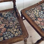 Paret pinnstolar - broderad sits