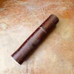 Liten cylindrisk ask