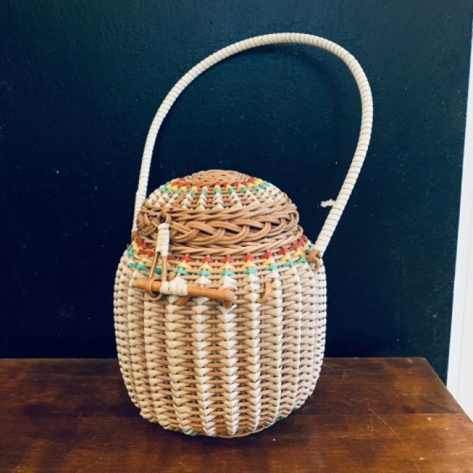 Korg rotting med lock och handtag