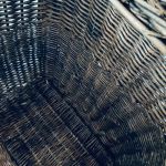 Korg med handtag och spänne