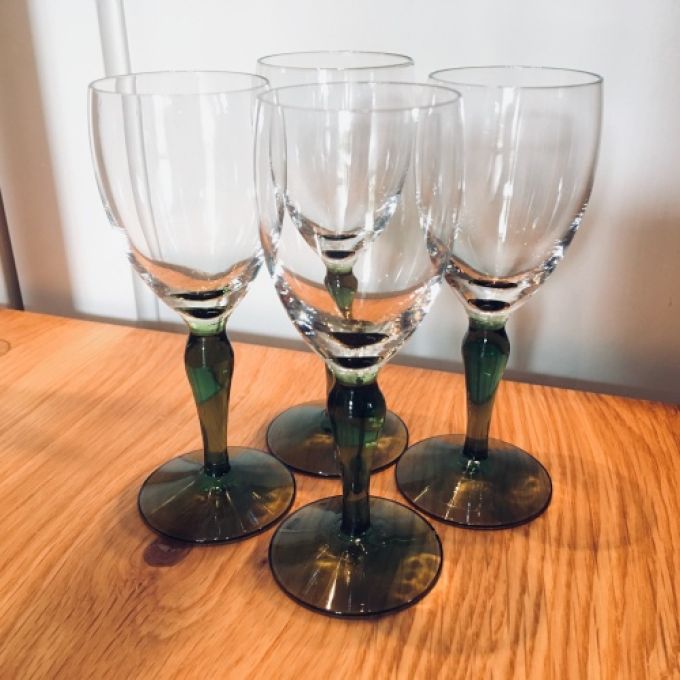 4 snapsglas / likörglas grön fot