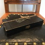 Smörknivset i låda