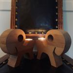 Paret träbockar ljusstakar