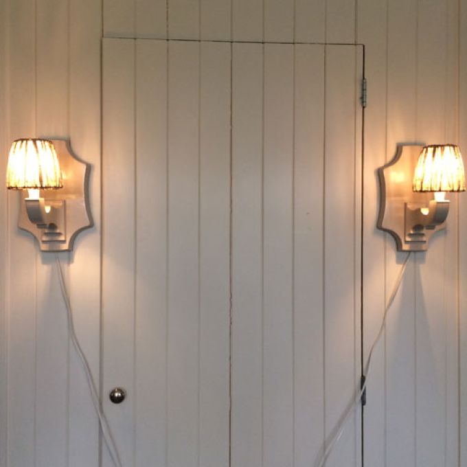 Paret lampetter gråmålade