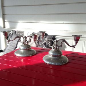 Paret 2-armade tennljusstakar