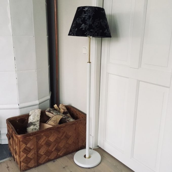 Golvlampa Metall Svart Skärm