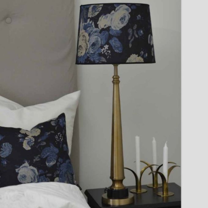 Lampfot Escape - 2 storlekar - 2 färger