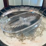 Ovalt glasfat räfflad kant