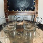 Paret stora glasmuggar