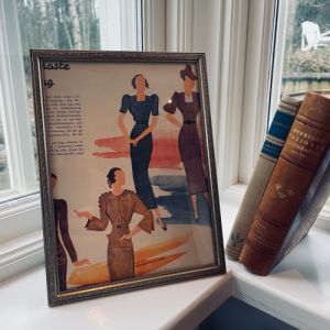 Metallram dekorativ - med äldre tidningsurklipp "Modeller"