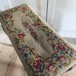 Pall nyrokoko broderad sits