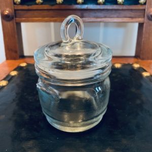 Glasburk med tätslutande lock