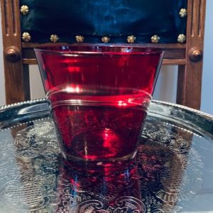 Glasskål i rött