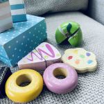 Stort set med matleksaker i trä