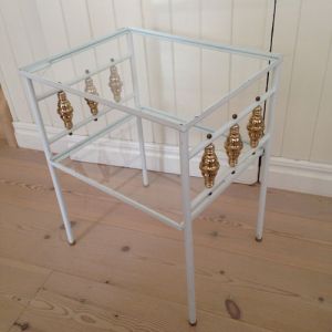 Sidobord metall/glas