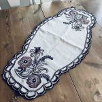 Vårduk handbroderad