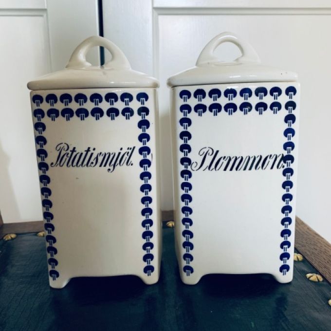 Paret Porslinsburkar med lock