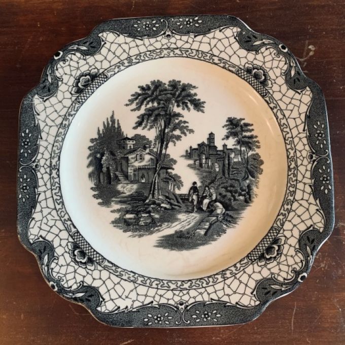 Antikt Fat - Landscape - England